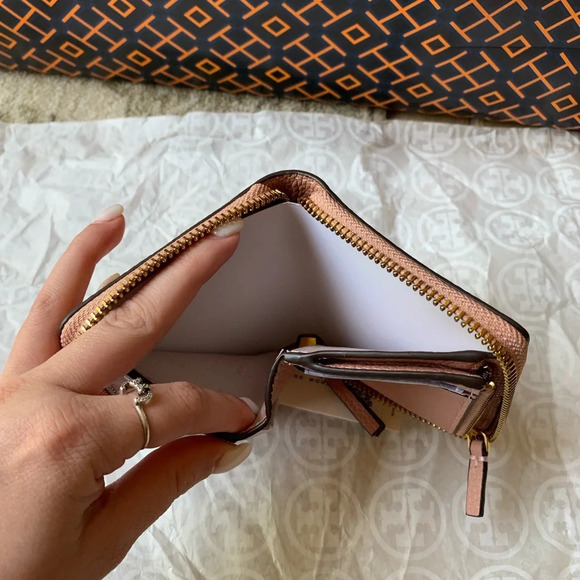 Tory Burch Britten Medium Wallet Pink Moon Gold - Picture 8 of 9